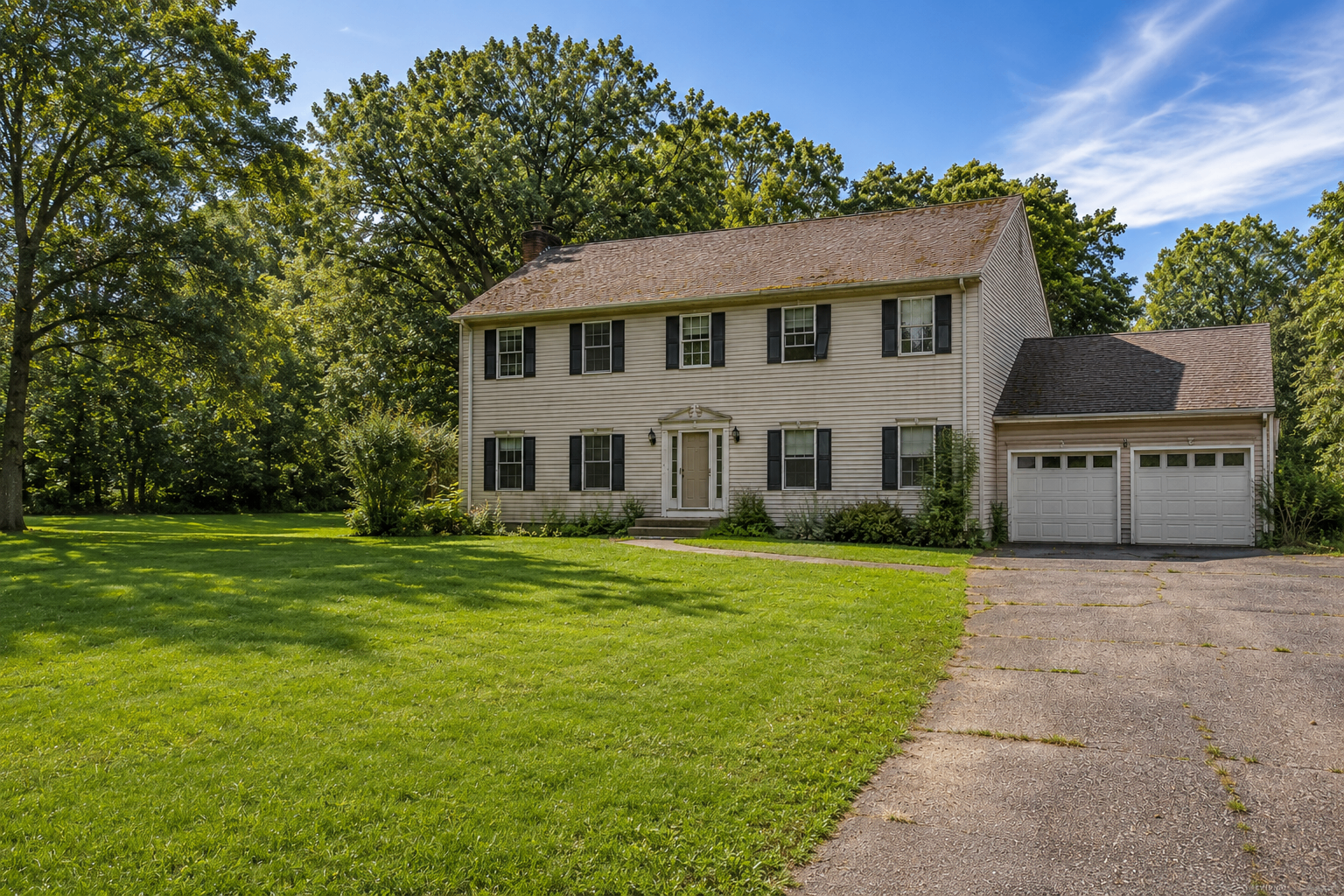 Before: original beige vinyl-sided Connecticut colonial home prior to Stringa Enterprise Construction full house renovation